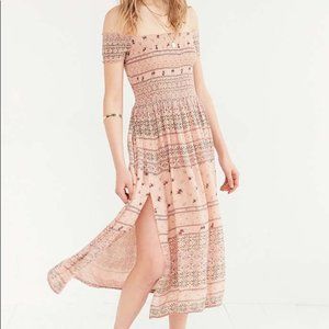 Kimchi Blue Smocked Off the Shoulder Midi Dress with Print - Size Medium